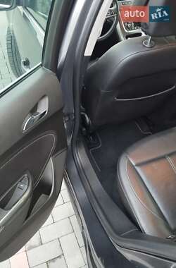 Універсал Opel Astra 2011 в Рівному