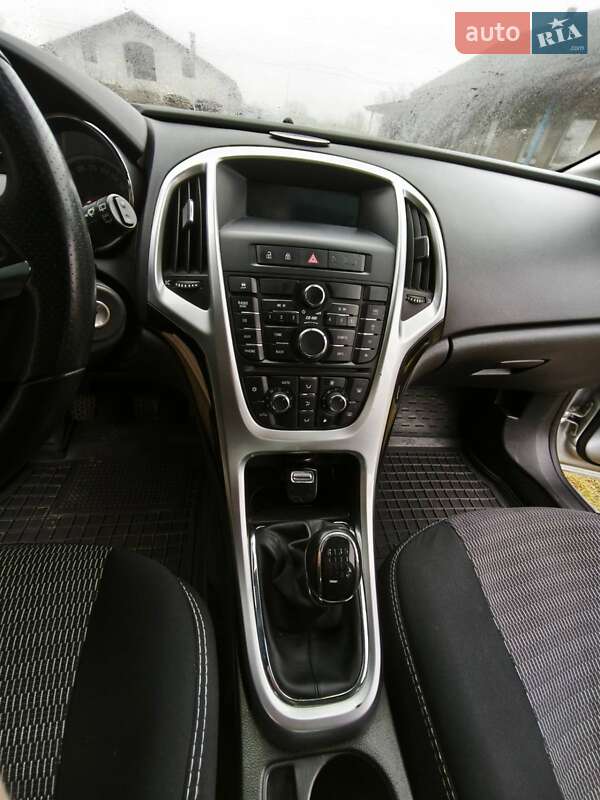 Хетчбек Opel Astra 2011 в Чернівцях