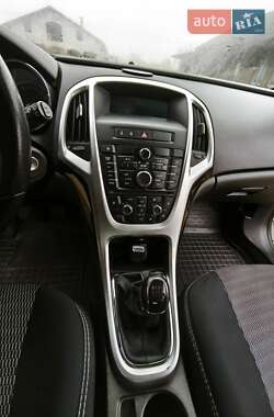 Хэтчбек Opel Astra 2011 в 