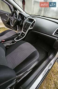 Хэтчбек Opel Astra 2011 в 
