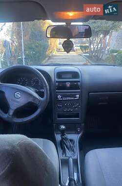 Седан Opel Astra 2006 в 