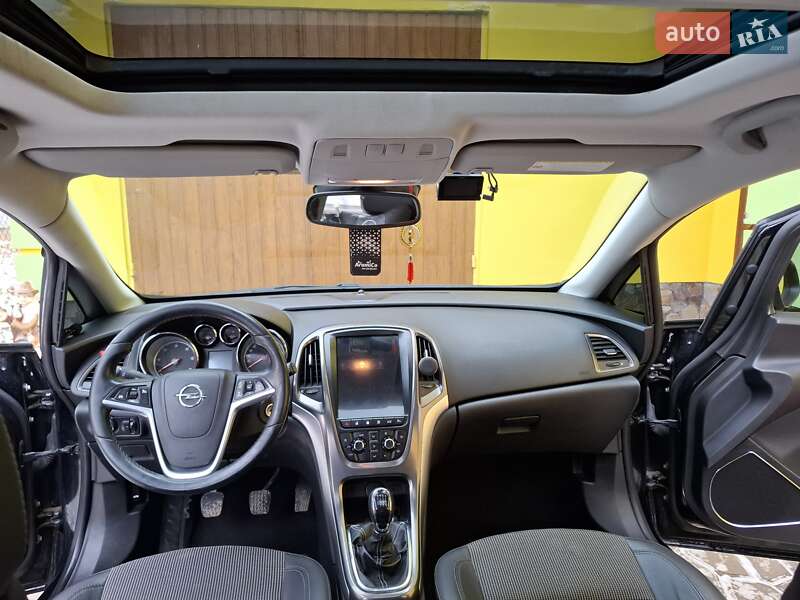 Універсал Opel Astra 2011 в Львові