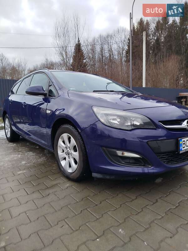 Універсал Opel Astra 2013 в Дрогобичі