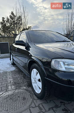 Седан Opel Astra 2002 в Дубні