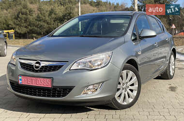 Хэтчбек Opel Astra 2011 в Новояворовске