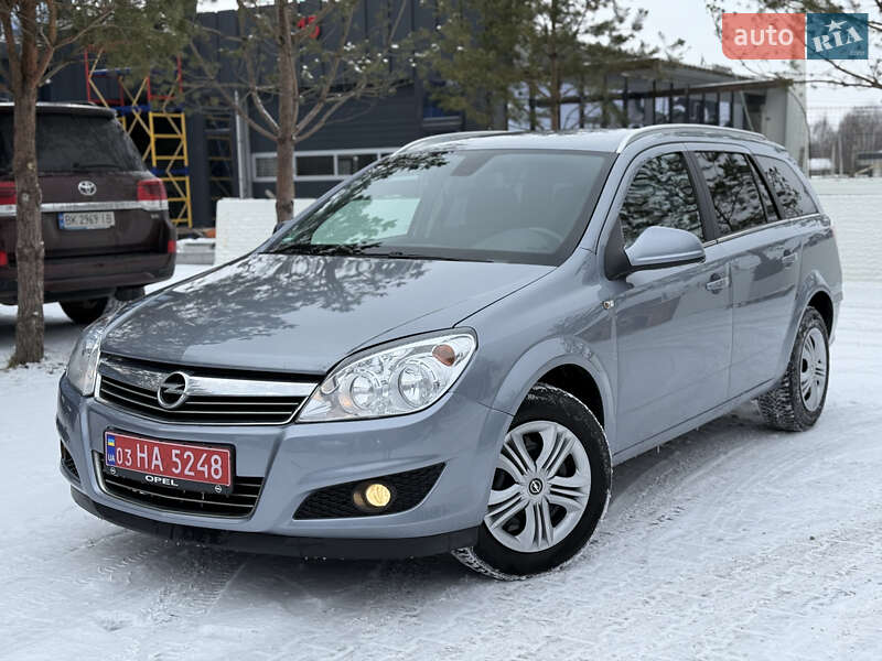 Універсал Opel Astra 2009 в Рівному