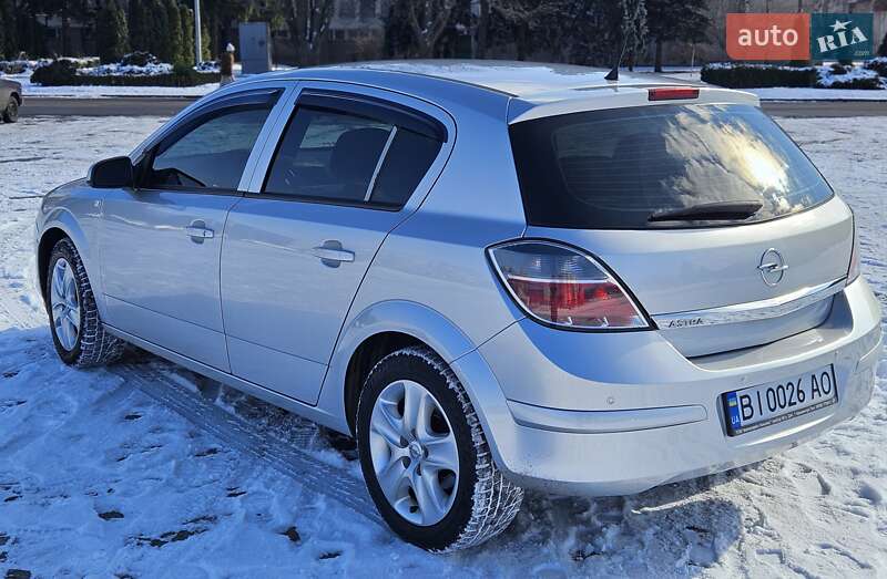 Хэтчбек Opel Astra 2012 в Кременчуге