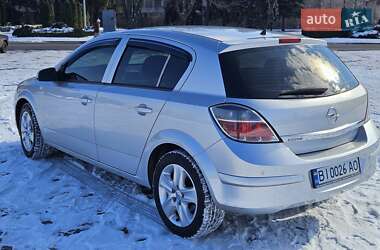 Хэтчбек Opel Astra 2012 в 