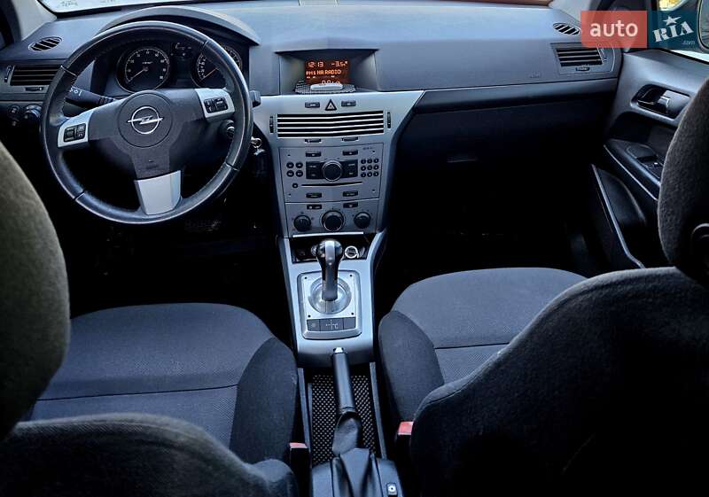 Хэтчбек Opel Astra 2012 в Кременчуге