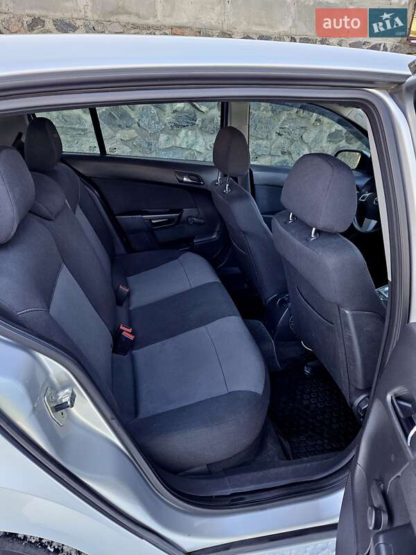 Хэтчбек Opel Astra 2012 в Кременчуге