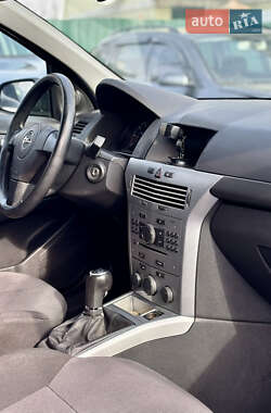 Универсал Opel Astra 2011 в 