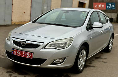 Хэтчбек Opel Astra 2011 в Ровно