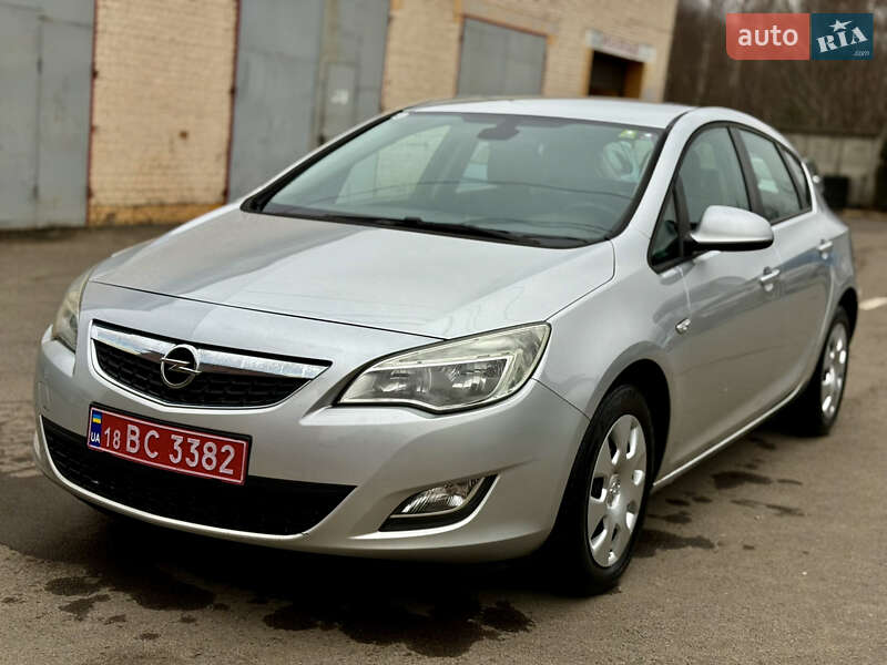 Хетчбек Opel Astra 2011 в Рівному