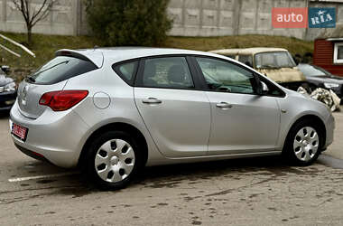 Хетчбек Opel Astra 2011 в Рівному