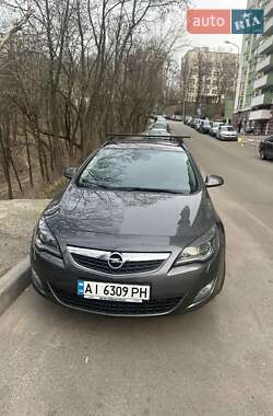 Універсал Opel Astra 2011 в Києві