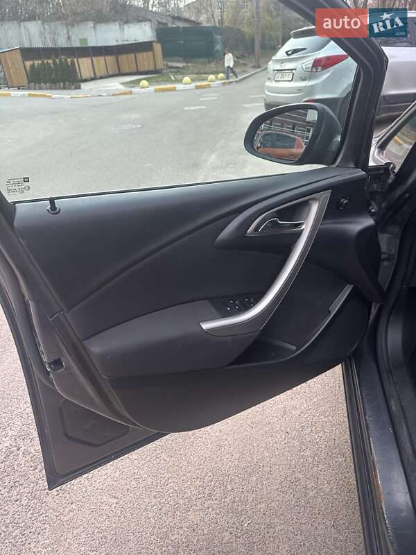 Универсал Opel Astra 2011 в Киеве