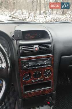 Хэтчбек Opel Astra 1998 в 