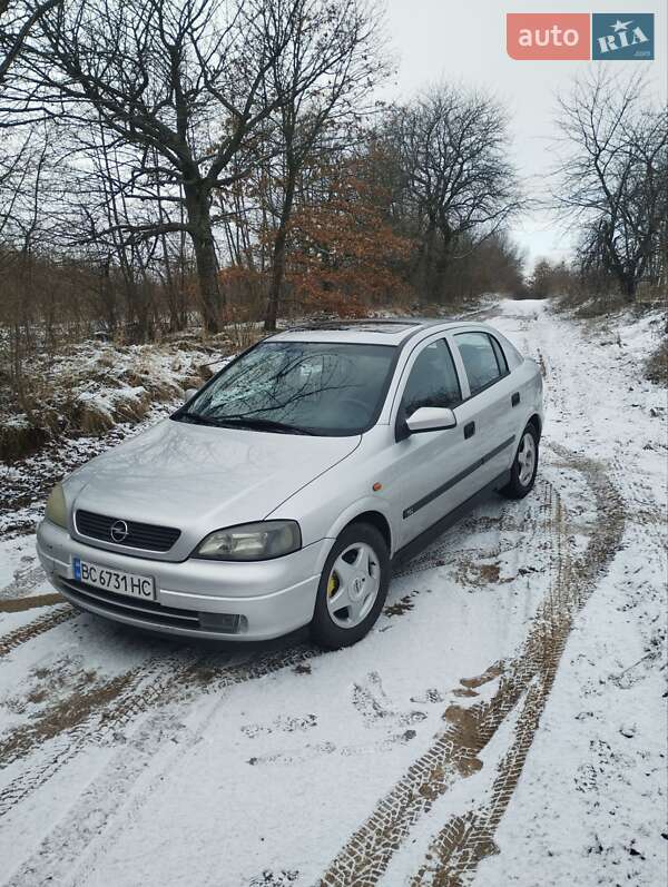 Хэтчбек Opel Astra 1998 в 
