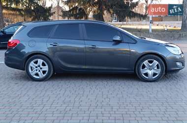 Универсал Opel Astra 2011 в 