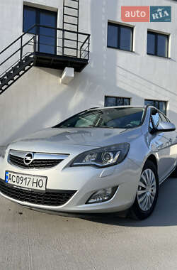 Универсал Opel Astra 2011 в Луцке