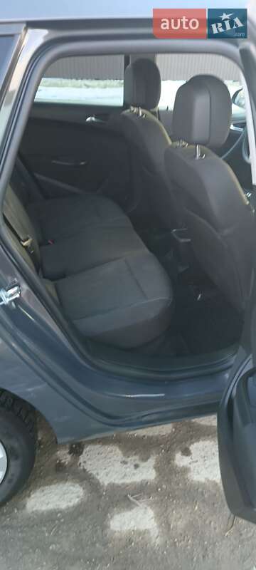 Универсал Opel Astra 2013 в Коростышеве