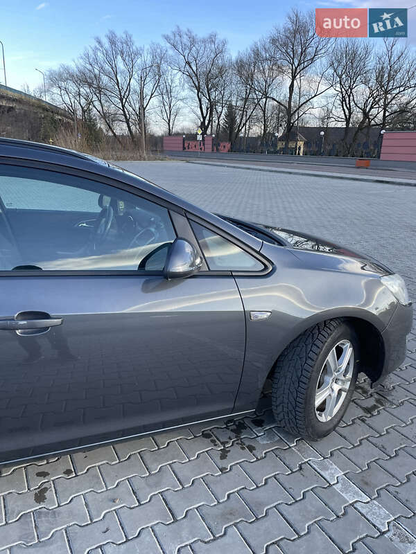 Универсал Opel Astra 2010 в Дрогобыче