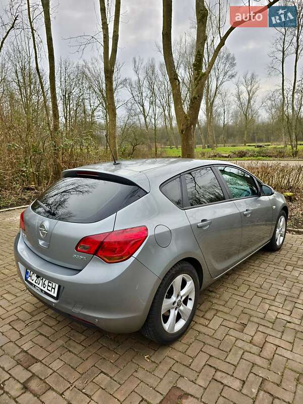 Хетчбек Opel Astra 2010 в Луцьку