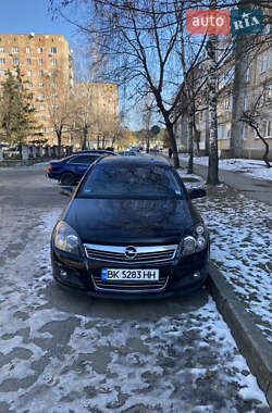 Універсал Opel Astra 2009 в Вараші