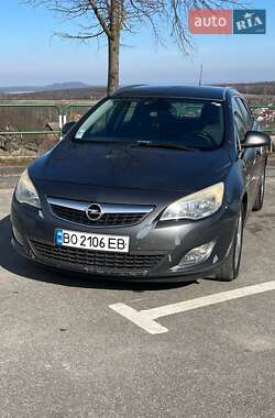 Универсал Opel Astra 2011 в Кременце