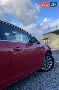 Хэтчбек Opel Astra 2010 в 