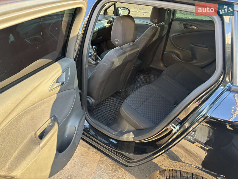 Универсал Opel Astra 2017 в Александрие