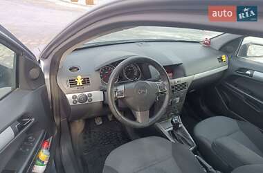 Хэтчбек Opel Astra 2006 в 