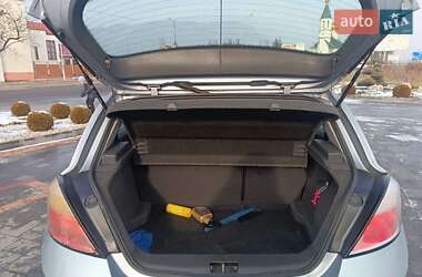 Хэтчбек Opel Astra 2006 в 