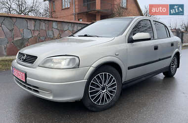 Седан Opel Astra 2008 в Староконстантинове