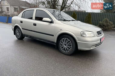 Седан Opel Astra 2008 в Староконстантинове