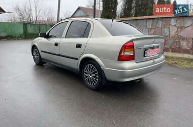 Седан Opel Astra 2008 в Староконстантинове