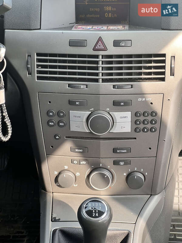 Универсал Opel Astra 2006 в Чутове