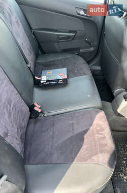 Универсал Opel Astra 2006 в Чутове