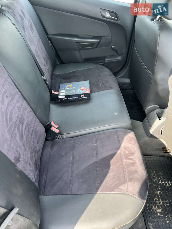 Универсал Opel Astra 2006 в Чутове