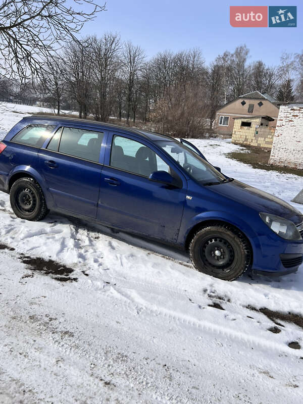 Универсал Opel Astra 2006 в Чутове