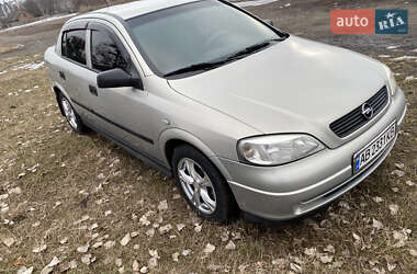 Седан Opel Astra 2006 в Гадяче