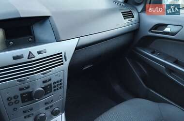 Універсал Opel Astra 2010 в 
