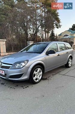 Универсал Opel Astra 2010 в Львове