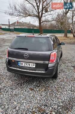 Универсал Opel Astra 2010 в 
