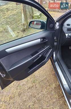 Универсал Opel Astra 2010 в 