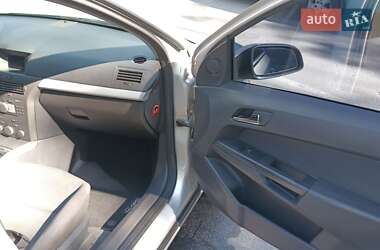 Хэтчбек Opel Astra 2006 в 
