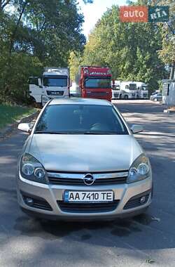 Хэтчбек Opel Astra 2006 в 