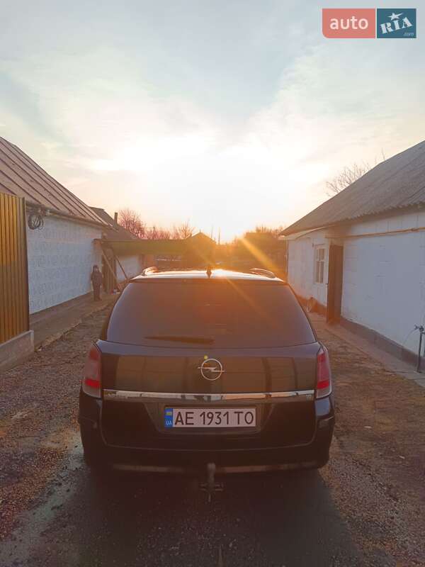 Универсал Opel Astra 2008 в Долинской