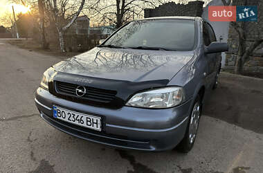 Седан Opel Astra 2005 в Новом Буге