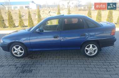 Седан Opel Astra 1992 в Стрые